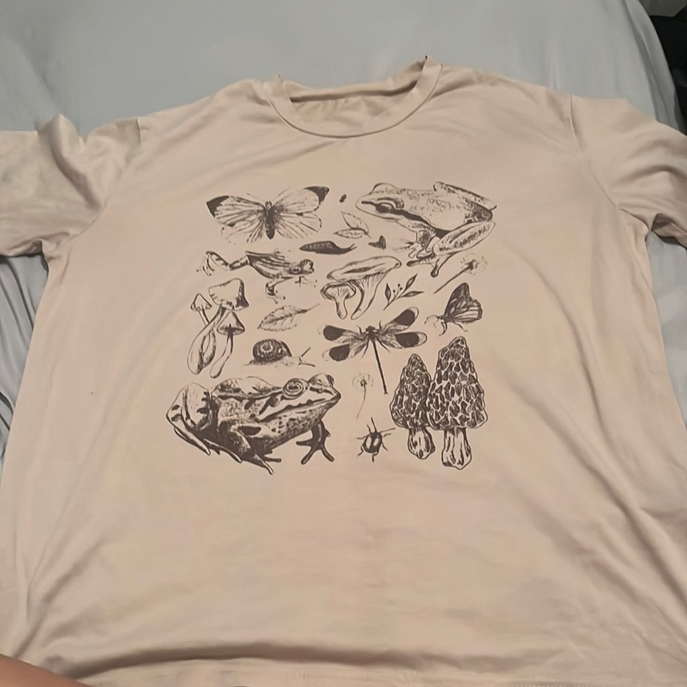 Graphic design tee shirt. Size medium. Brown and cream color